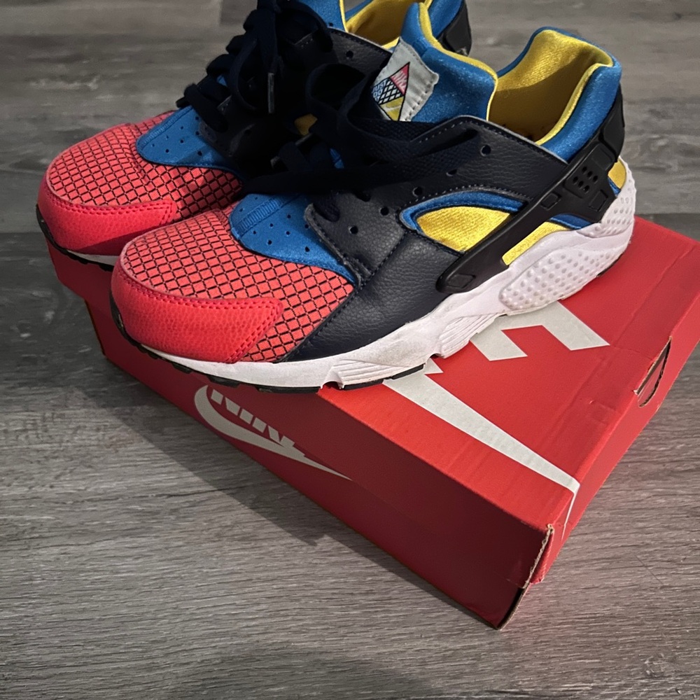 Haurache Nike Multicolor Athletic Sneakers - Red Blue Yellow Black White